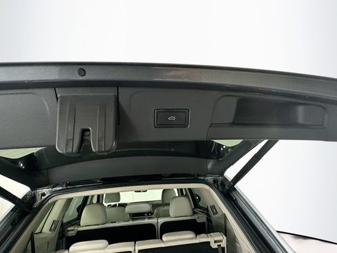 Used 2024 Volkswagen Atlas SE w/ Panoramic Sunroof Package FWD image 32