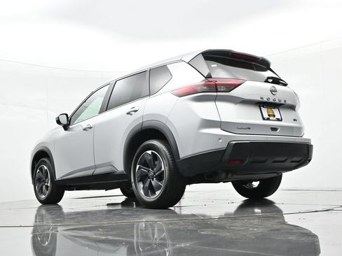 Used 2024 Nissan Rogue SV FWD image 18