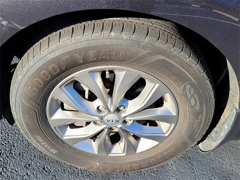 Used 2021 Kia Sedona LX image 4