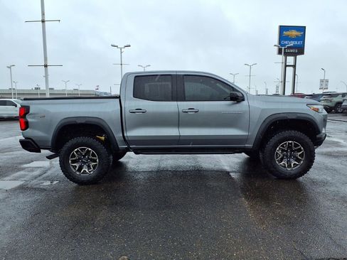 Used 2025 Chevrolet Colorado ZR2 w/ Technology Package AWD/4WD image 9