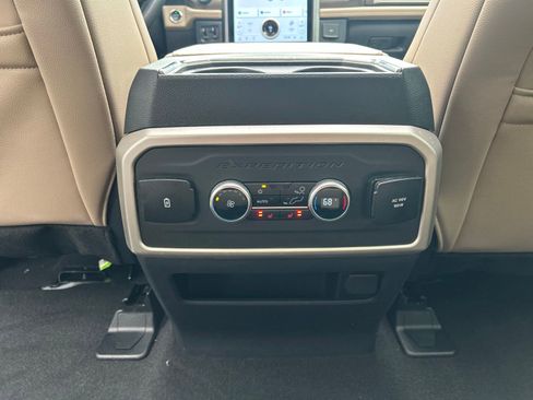 Used 2024 Ford Expedition Limited AWD/4WD image 26