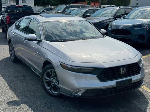 Used 2023 Honda Accord EX image 6