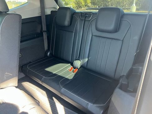 Used 2023 Volkswagen Tiguan SE image 13