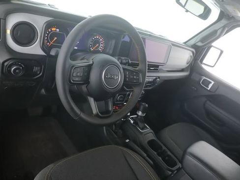 Used 2024 Jeep Wrangler Willys image 17