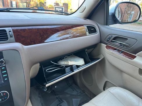 Used 2012 GMC Yukon SLT w/ SLT-2 Equipment Package image 34