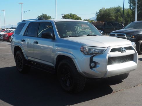 Used 2019 Toyota 4Runner SR5 image 3