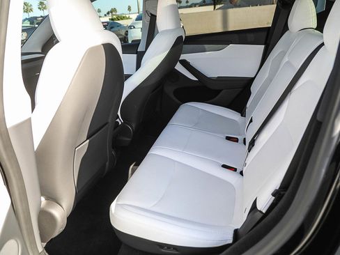 Used 2026 Tesla Model Y Premium image 18