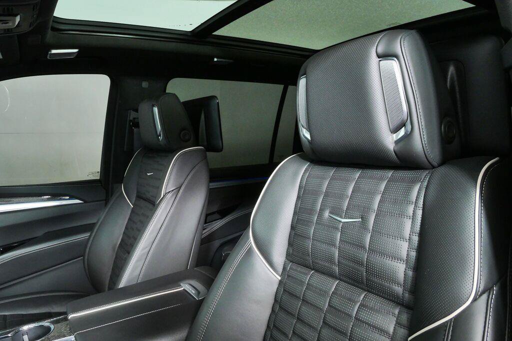 Certified 2026 Cadillac Escalade ESV V AWD/4WD image 5