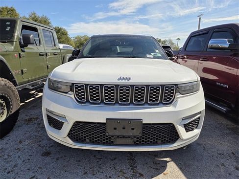 Certified 2022 Jeep Grand Cherokee Summit w/ Luxury Tech Group V image 2