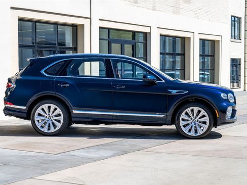 Used 2024 Bentley Bentayga image 23