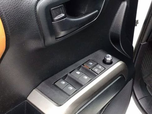 Used 2016 Toyota Tacoma SR5 image 18