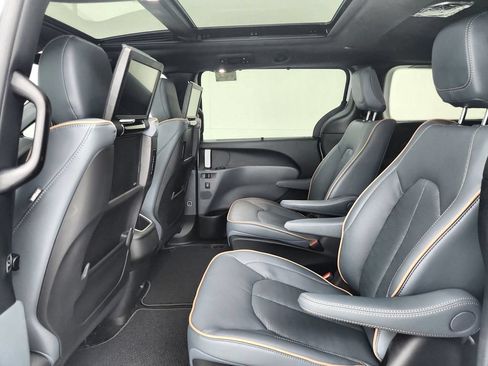 New 2027 Chrysler Pacifica Pinnacle w/ Theater Group AWD/4WD image 30