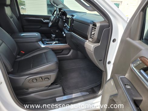 Used 2022 GMC Sierra 1500 SLT w/ SLT Convenience Package image 12