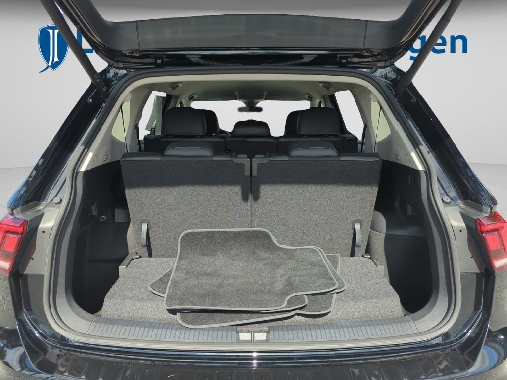 Used 2024 Volkswagen Tiguan SE FWD image 19
