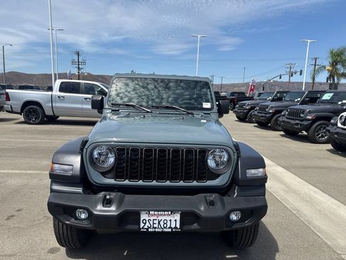 Used 2025 Jeep Wrangler Unlimited Sport AWD/4WD image 10