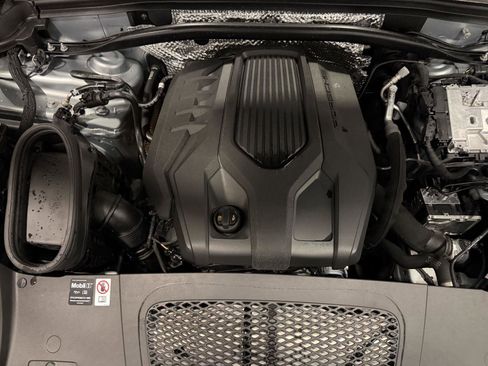Used 2025 Porsche Macan Turbo image 27