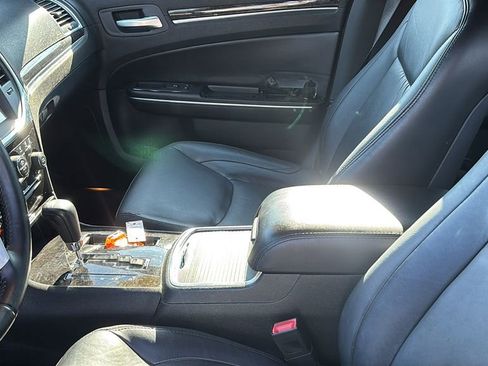 Used 2011 Chrysler 300 Limited image 24