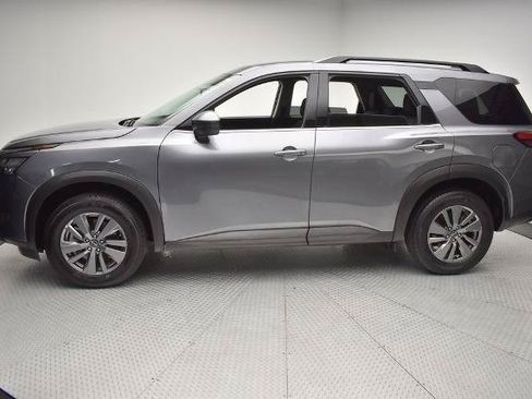 Certified 2025 Nissan Pathfinder SV FWD image 8