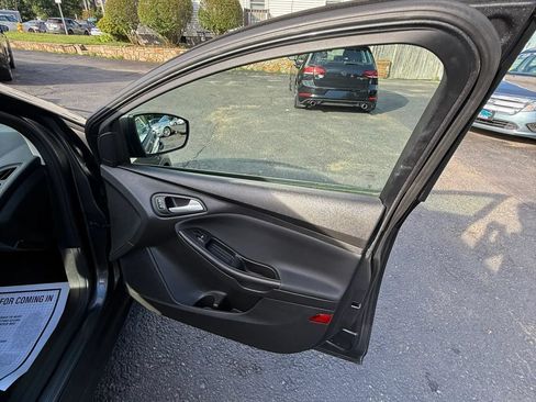 Used 2018 Ford Focus SE FWD image 17