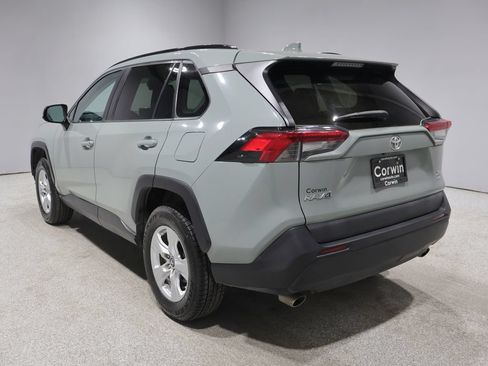 Used 2019 Toyota RAV4 XLE AWD/4WD image 5
