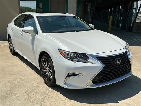 Used 2016 Lexus ES 350 w/ Luxury Package w/Wood Trim FWD image 9