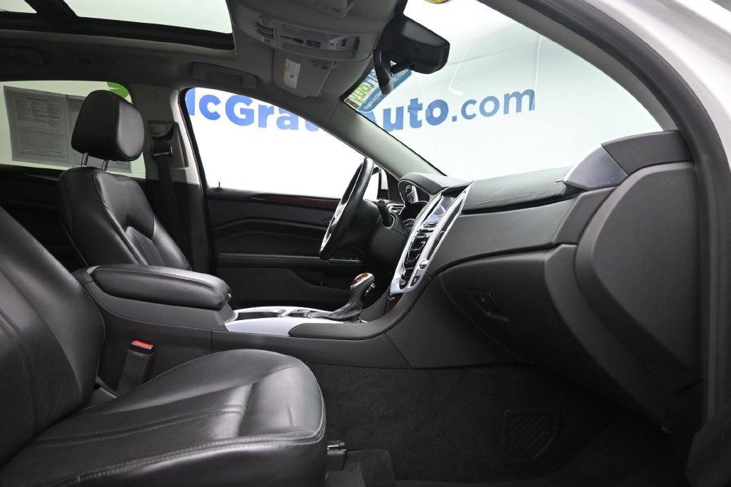 Used 2016 Cadillac SRX Luxury w/ Driver Awareness Package FWD image 9