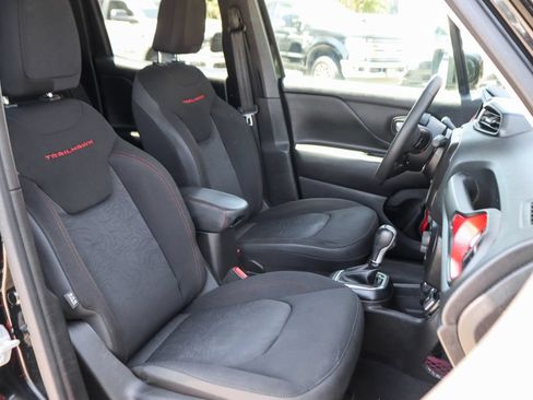 Used 2023 Jeep Renegade Trailhawk AWD/4WD image 32