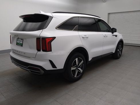 Used 2022 Kia Sorento S FWD image 9
