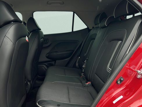 Certified 2025 Hyundai Venue Limited FWD image 10