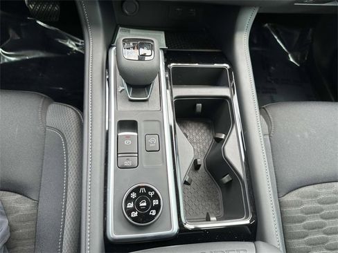 New 2025 Nissan Pathfinder SV w/ SV Premium Package image 23