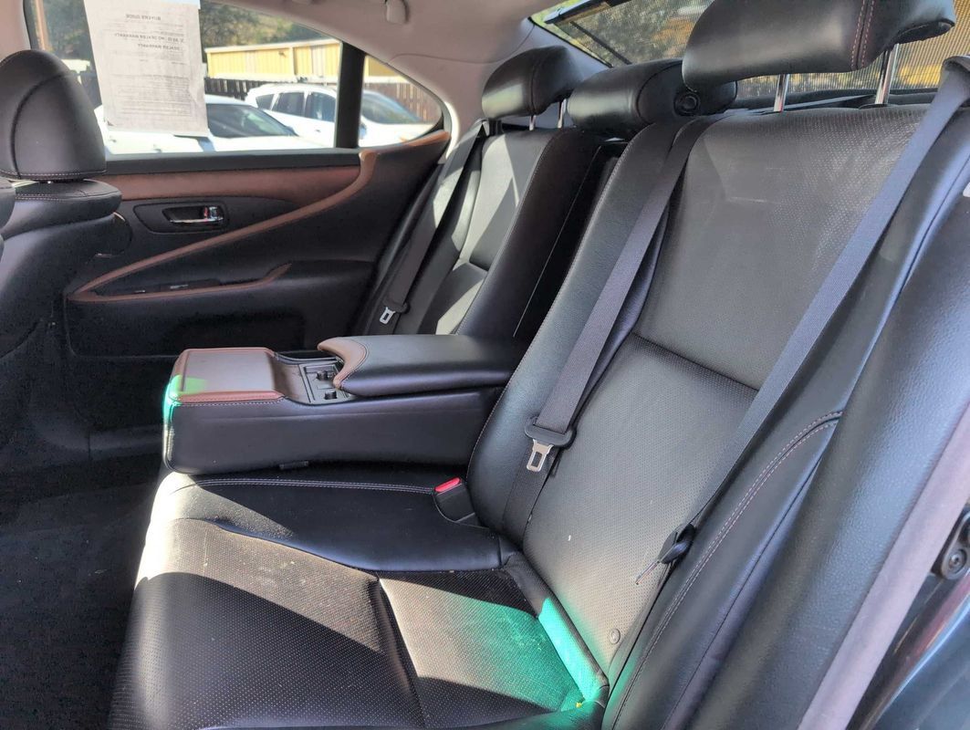Used 2011 Lexus LS 460 AWD w/ Comfort Pkg image 9