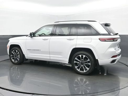 Used 2023 Jeep Grand Cherokee Overland AWD/4WD image 3