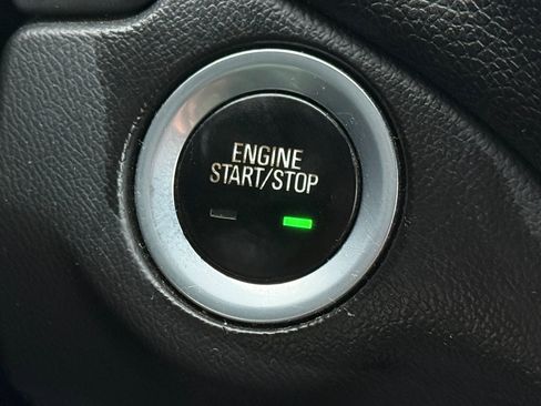 Used 2018 Chevrolet Equinox LT FWD image 25