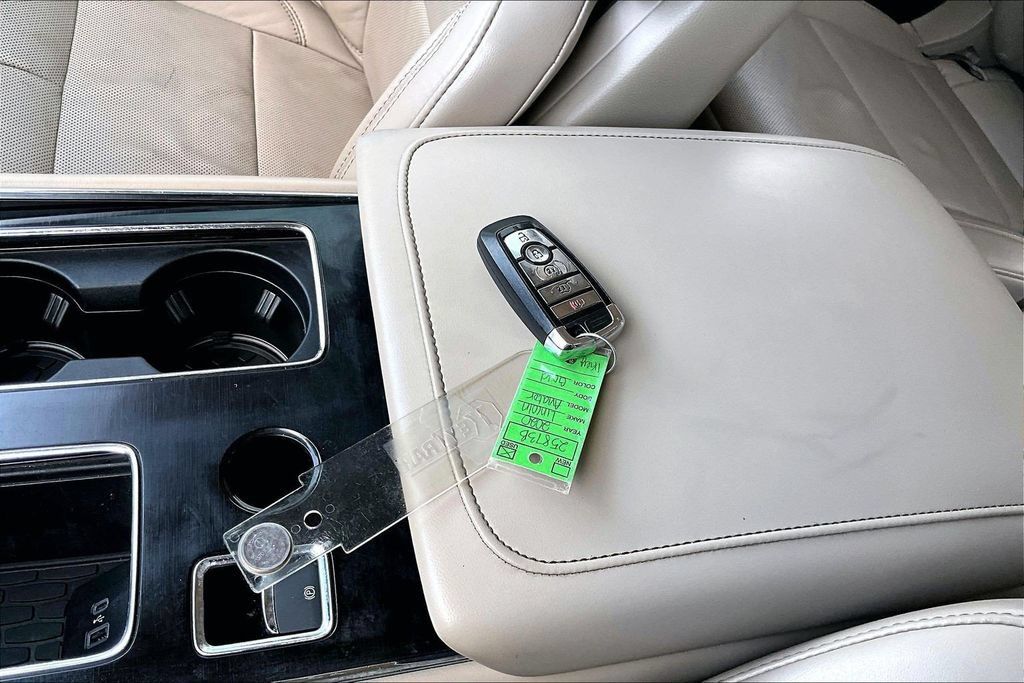 Used 2020 Lincoln Aviator Reserve w/ Equipment Group 202A AWD/4WD image 35