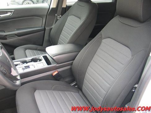 Used 2024 Ford Edge SE w/ Black Appearance Package AWD/4WD image 5