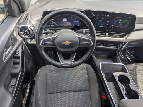 Used 2025 Chevrolet Equinox LT FWD image 17