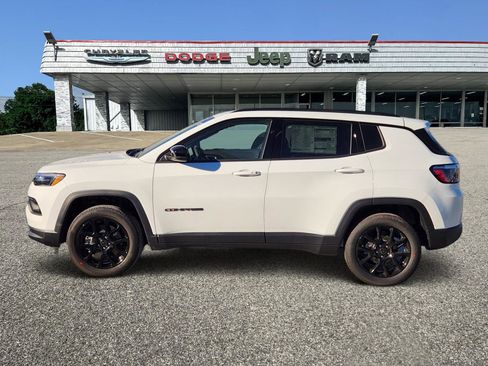 New 2026 Jeep Compass Latitude image 3