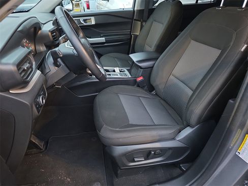 Used 2024 Ford Explorer XLT image 12