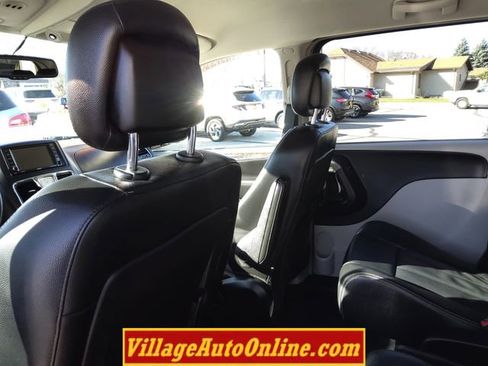 Used 2014 Chrysler Town & Country Touring w/ Trailer Tow Group image 23