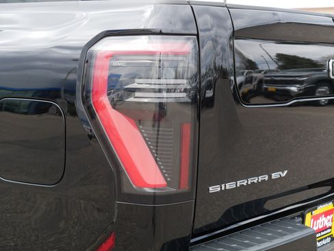 Used 2025 GMC Sierra EV Denali AWD/4WD image 17