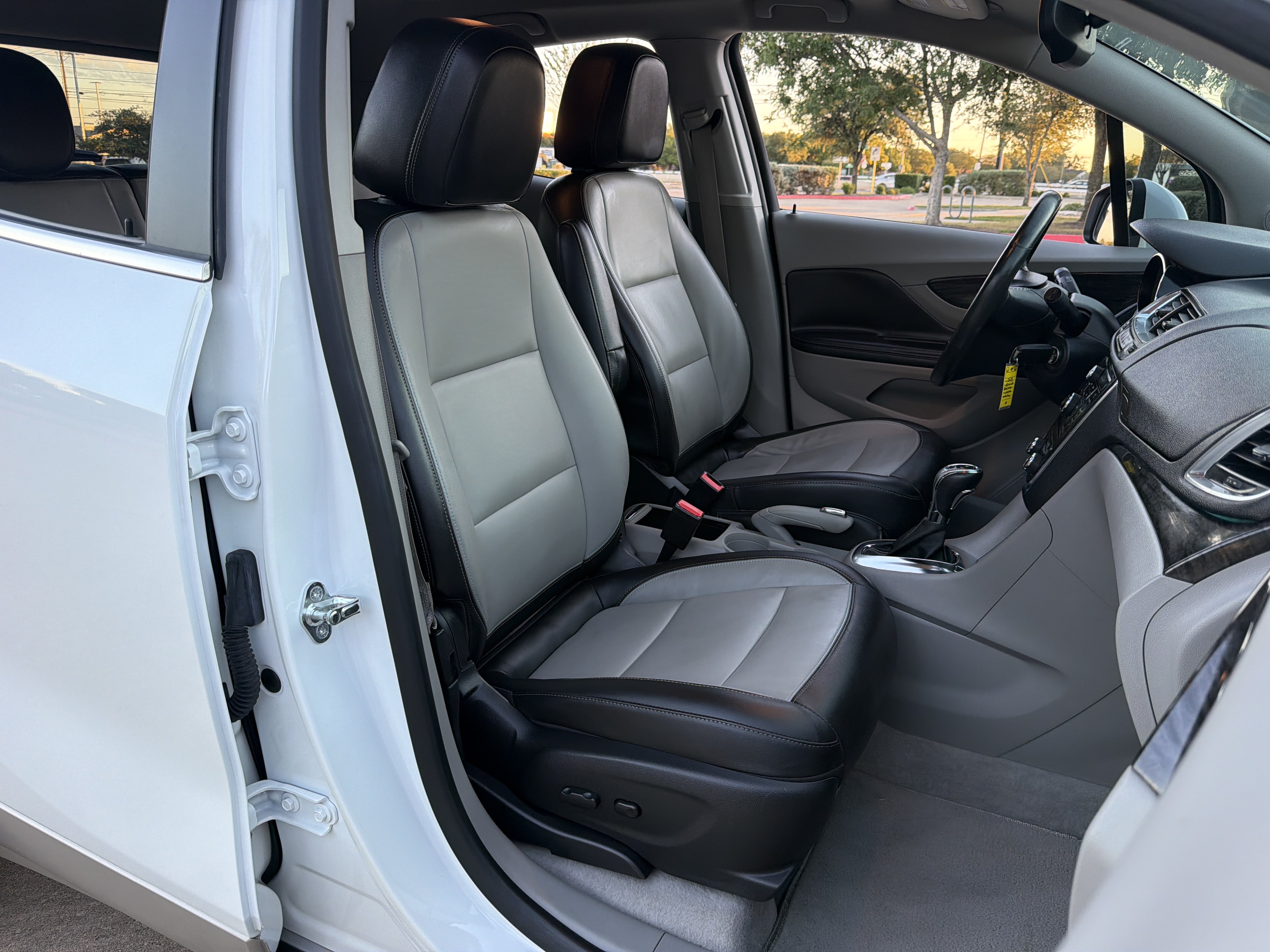 Used 2013 Buick Encore Leather FWD image 10