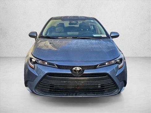 Used 2025 Toyota Corolla LE FWD image 2