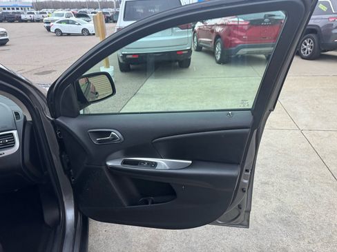 Used 2013 Dodge Journey SXT w/ Flexible Seating Group image 16