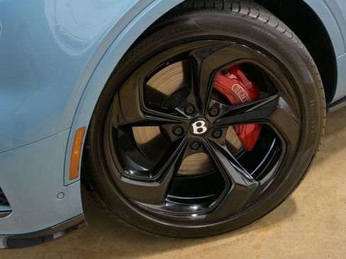 Used 2023 Bentley Bentayga image 3