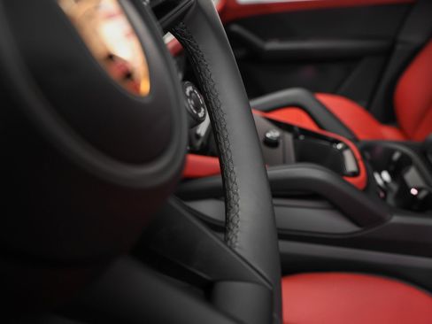 Certified 2026 Porsche Cayenne Coupe AWD/4WD image 31