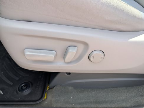 Used 2017 Toyota Sienna XLE AWD/4WD image 23