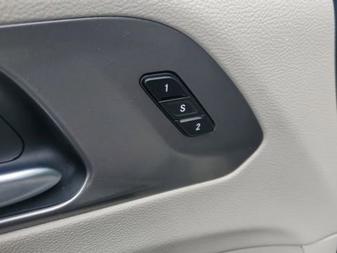 Certified 2024 Chrysler Pacifica Touring-L image 6