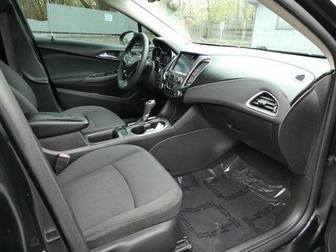 Used 2017 Chevrolet Cruze LT w/ Sun And Sound Package image 19
