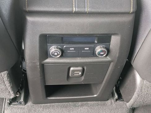 Used 2020 Chevrolet Traverse LT FWD image 32
