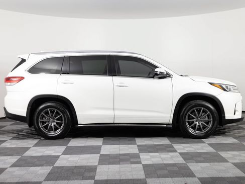 Used 2019 Toyota Highlander Limited Platinum AWD/4WD image 9